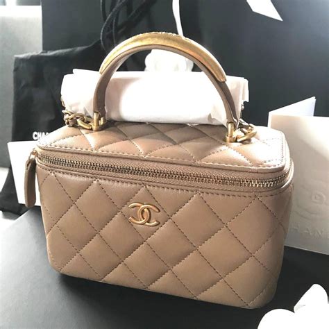 chanel vanity medium price